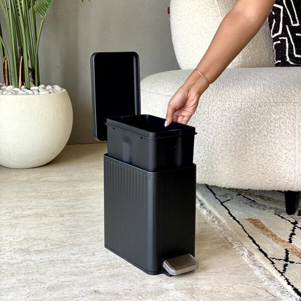 Olivier Metal Dust Bin With Pedal - Black
