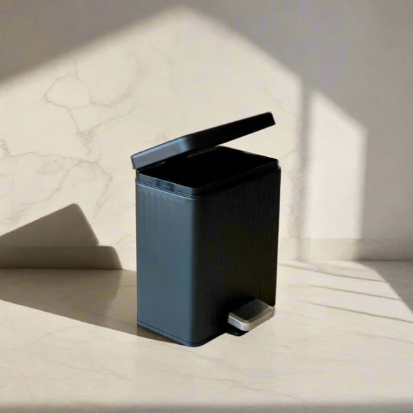 Pierre Metal Dust Bin With Pedal - Black Pierre Metal Dust Bin With Pedal - Black