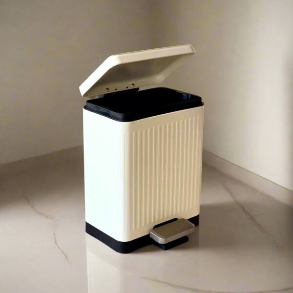 Pierre Metal Dust Bin With Pedal - White